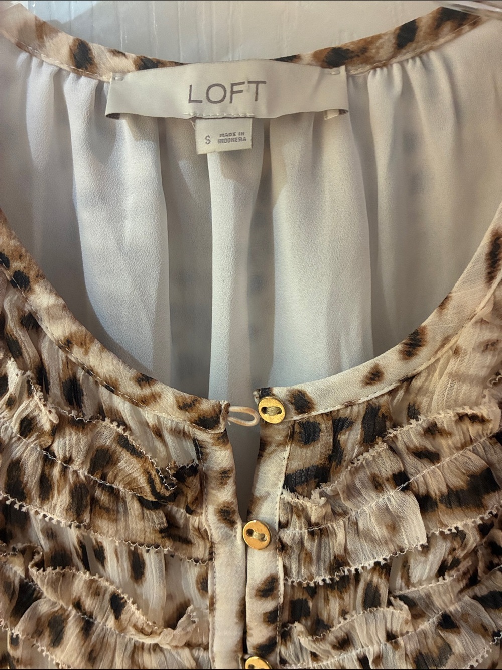 LOFT Leopard Print Fully Lined Gold Button Blouse in Brown and Cream SZ S - Picture 3 of 6